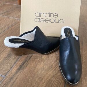 Andre Assous Womens size 8 black leather high heel wedge brand new in box
